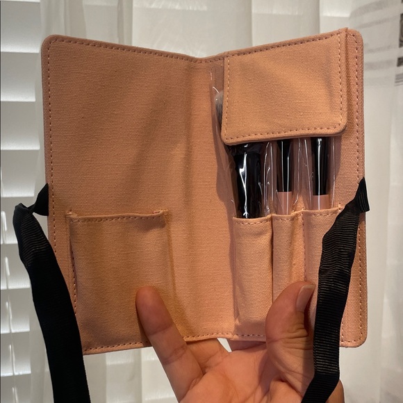 Gucci ( GWP AUTHENTIC ) Makeup Brush Set with Case NEW - Picture 5 of 8